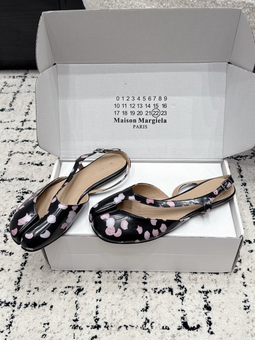 Maison Margiela Tabi split-toe flats with cherry blossom petal print - Picture 3 of 8